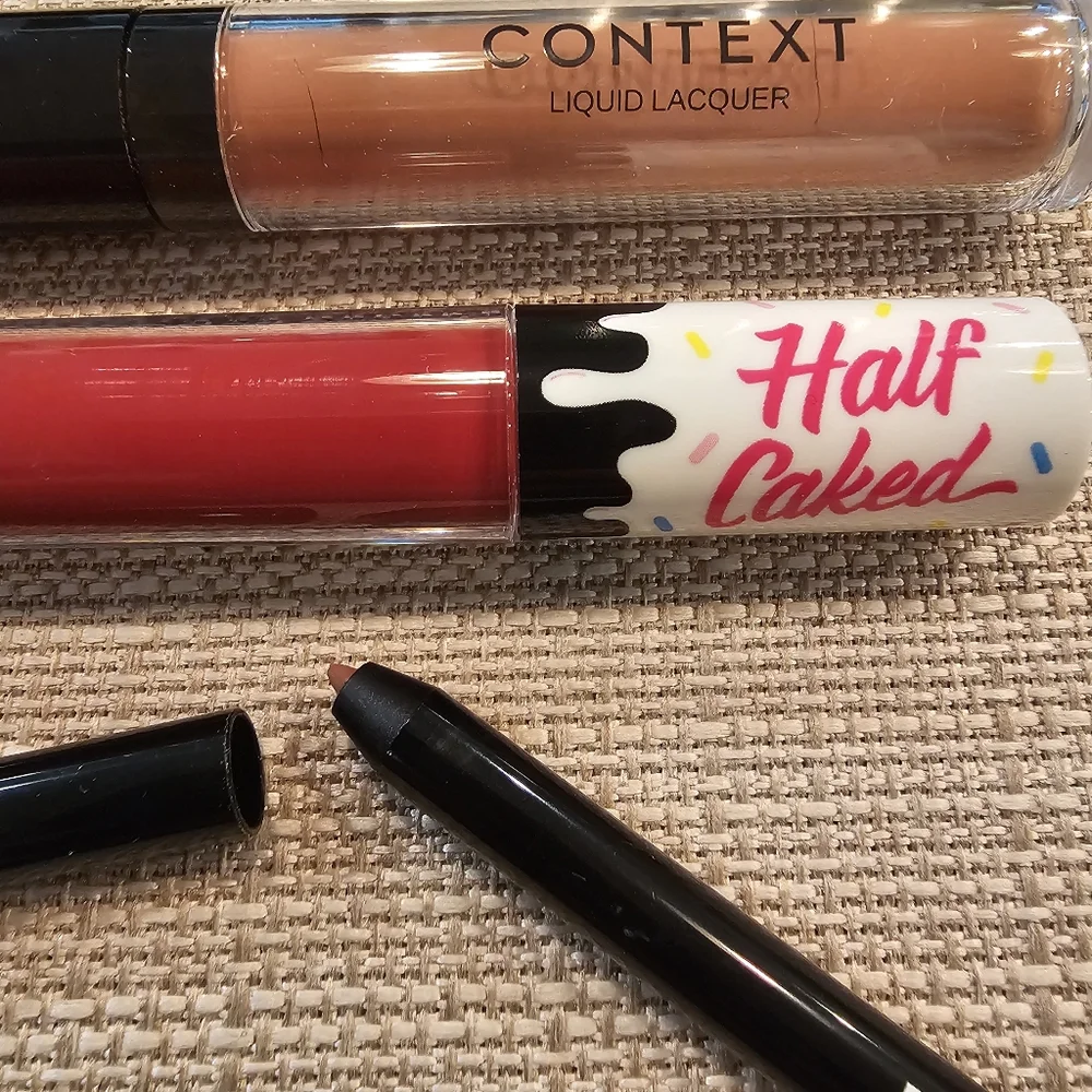 Lip Bundle: liquid lipsticks and lip pencil in nudes/reds Context Half Caked